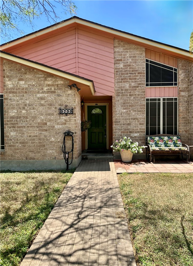 3233 Dunbarton Oak Street Corpus Christi TX 78414