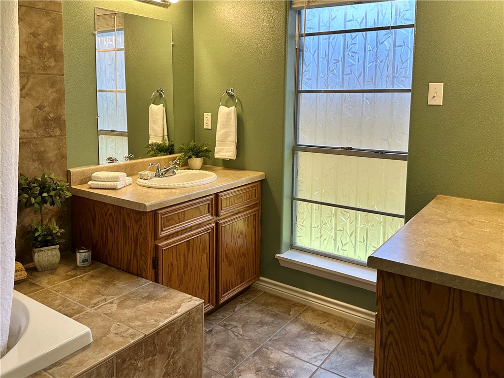 3233 Dunbarton Oak Street Corpus Christi TX 78414