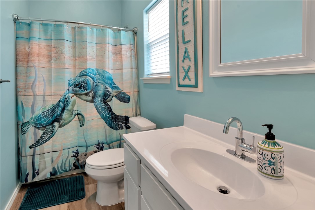 143 Paradise Dr E Rockport TX 78382