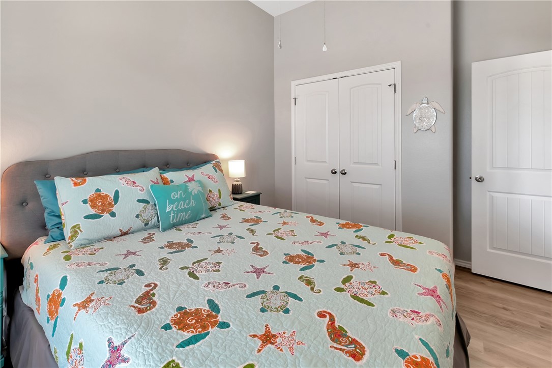 143 Paradise Dr E Rockport TX 78382