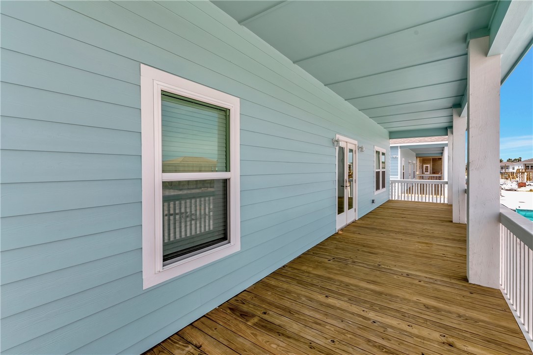 143 Paradise Dr E Rockport TX 78382