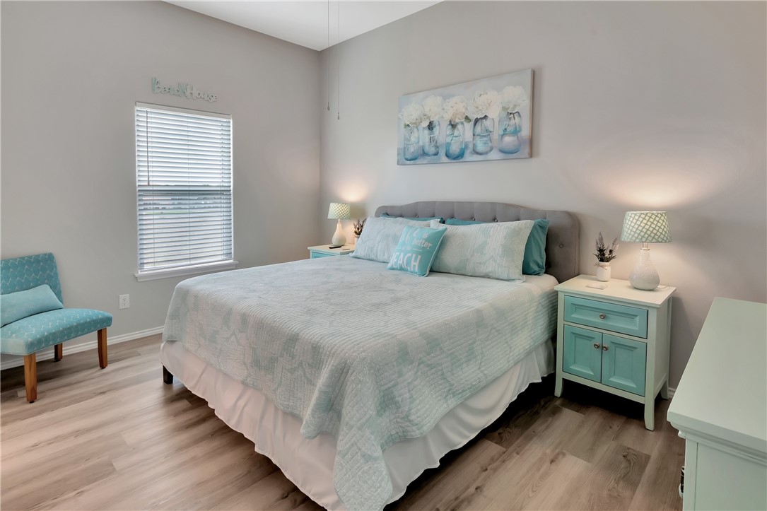 143 Paradise Dr E Rockport TX 78382
