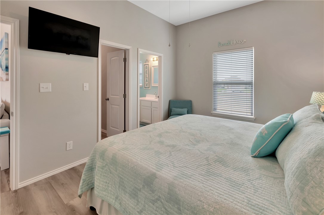 143 Paradise Dr E Rockport TX 78382