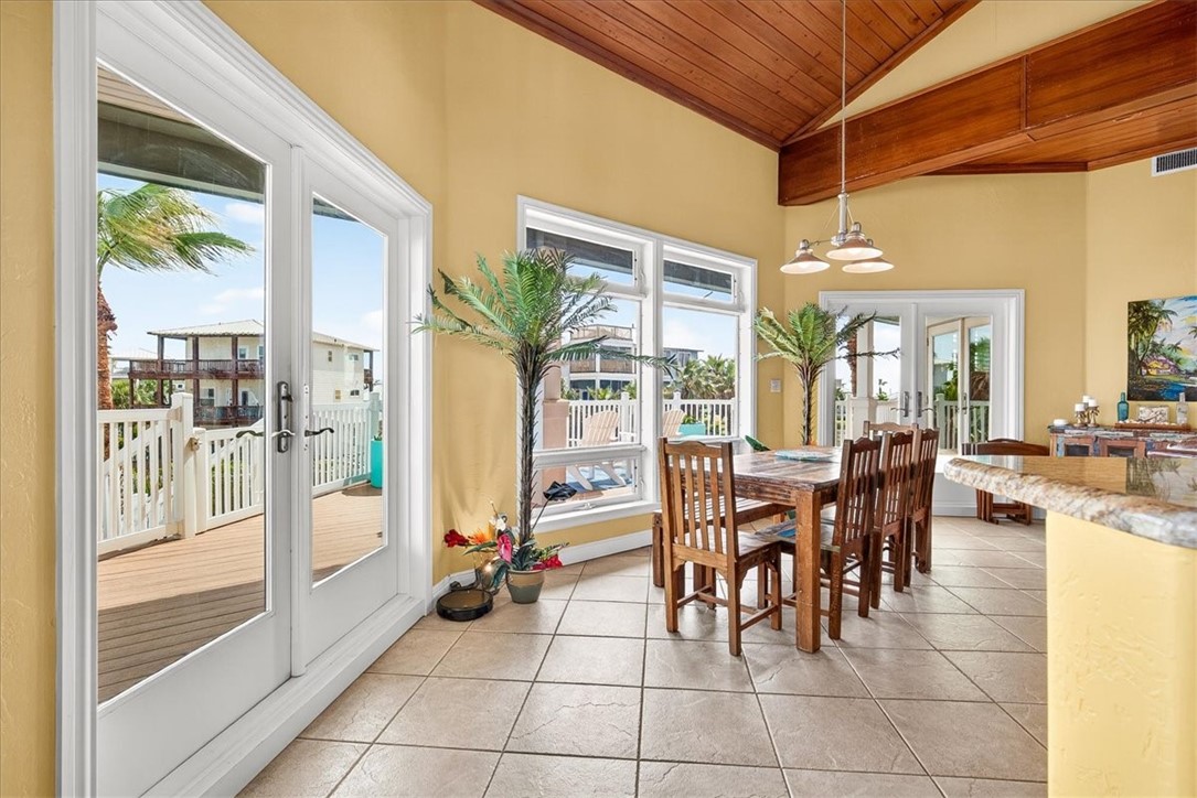 220 Keewaydin Port Aransas TX 78373