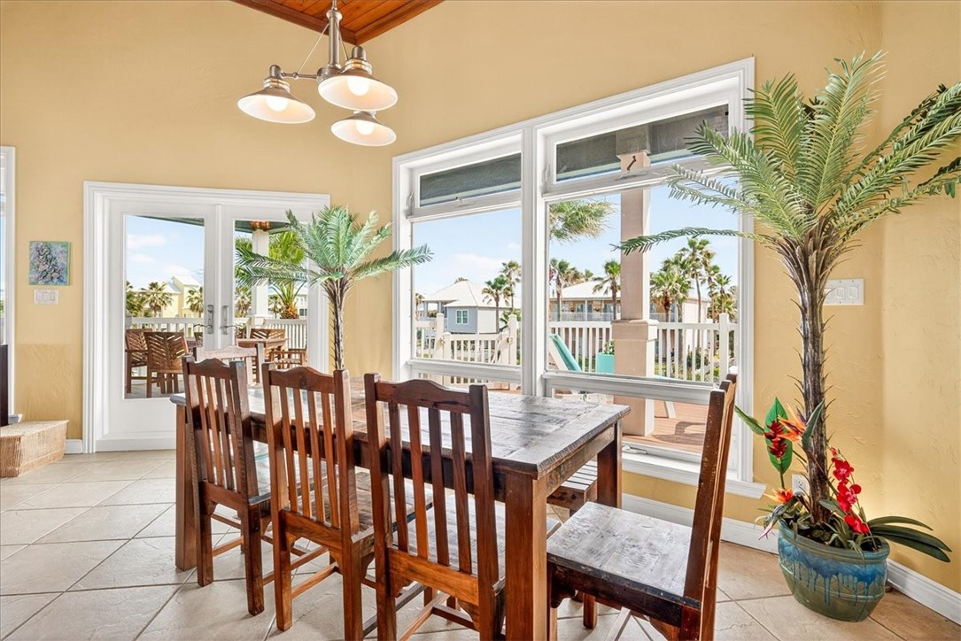 220 Keewaydin Port Aransas TX 78373