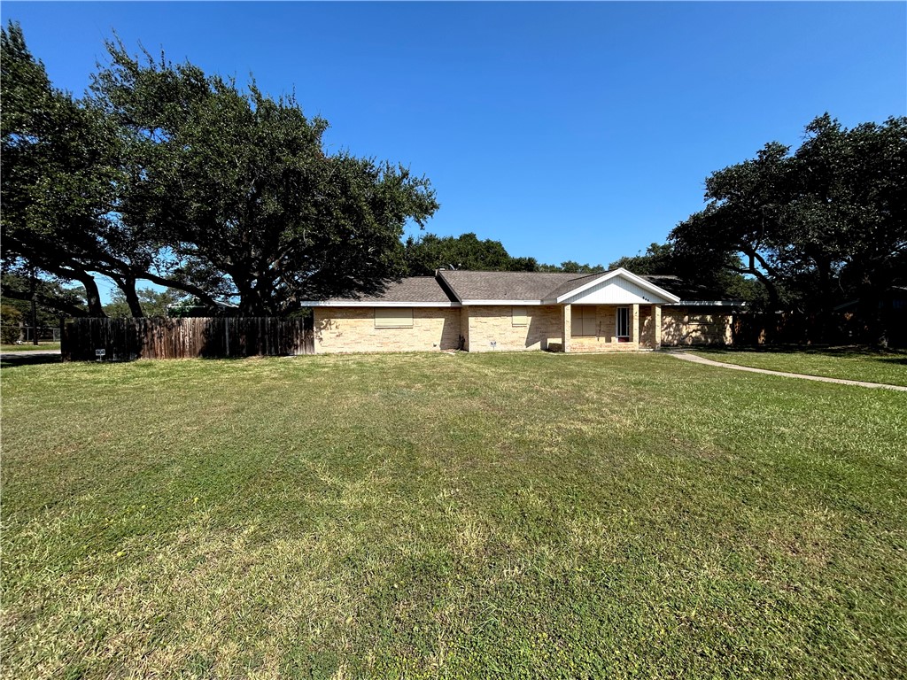 848 Oak Avenue Rockport TX 78382