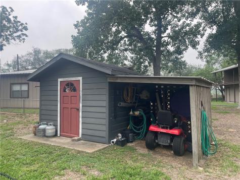 24857 Lakeview (CR 360) Mathis TX 78368