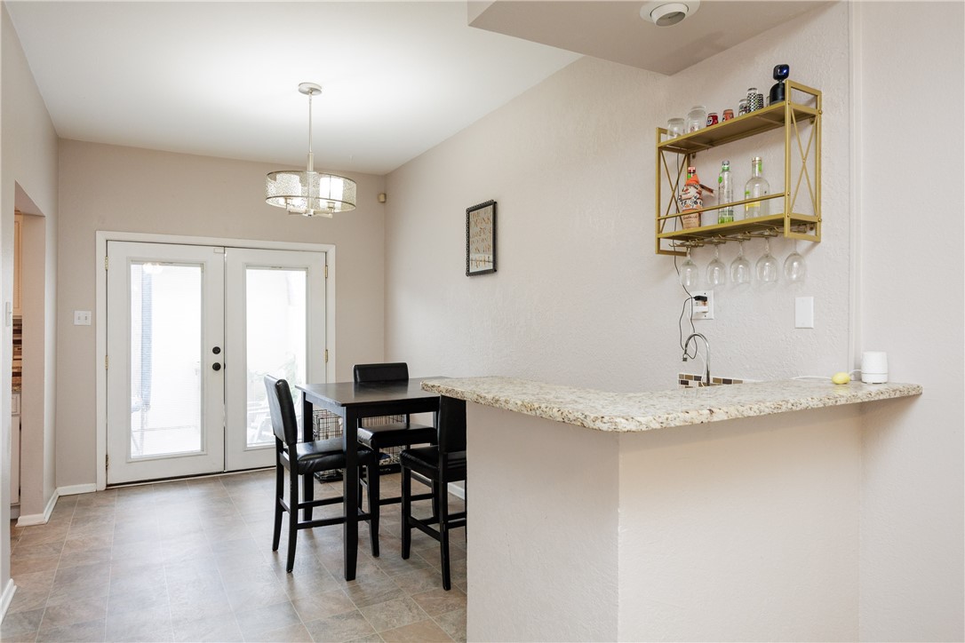 2705 Saint Joseph E Corpus Christi TX 78418