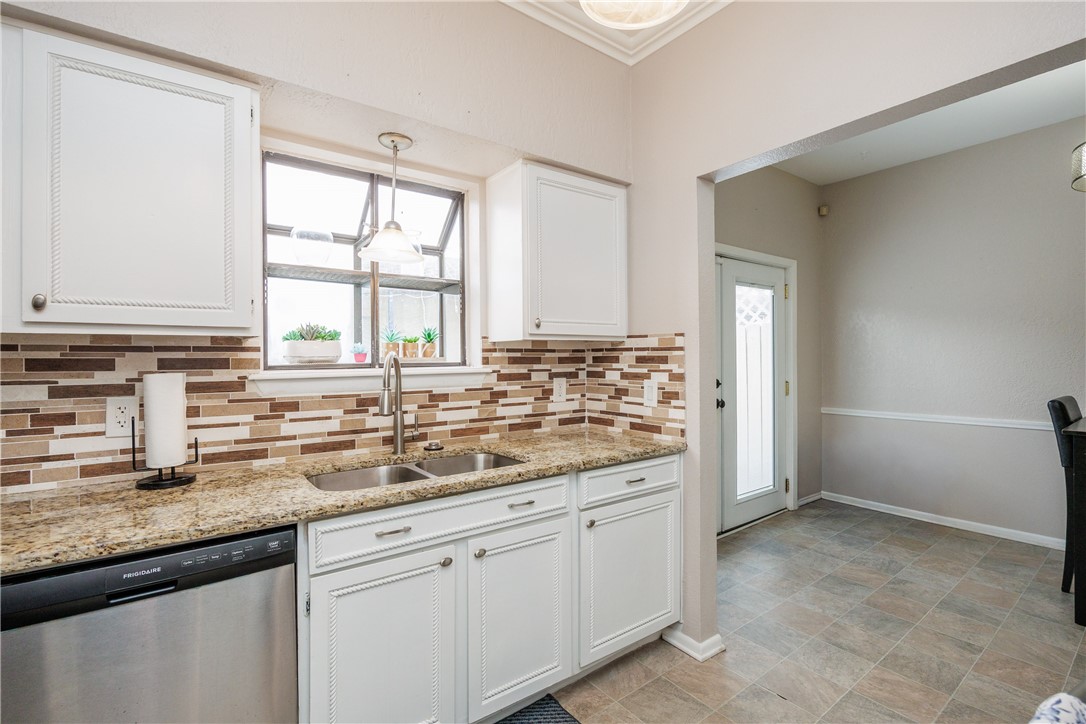 2705 Saint Joseph E Corpus Christi TX 78418