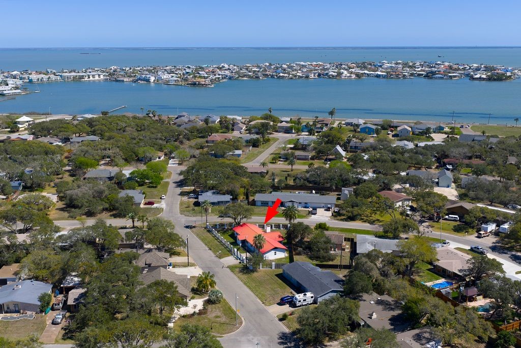 2005 Bay Avenue Rockport TX 78382