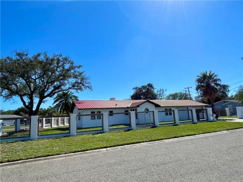 2005 Bay Avenue Rockport TX 78382