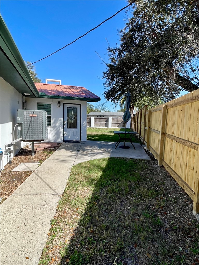 2005 Bay Avenue Rockport TX 78382