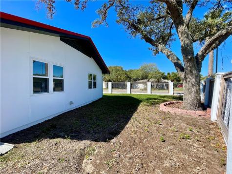 2005 Bay Avenue Rockport TX 78382