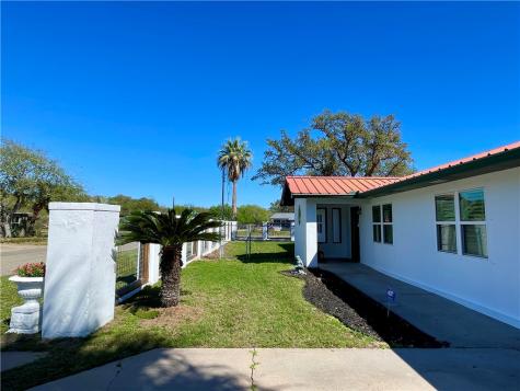 2005 Bay Avenue Rockport TX 78382