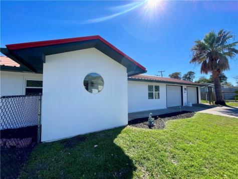 2005 Bay Avenue Rockport TX 78382