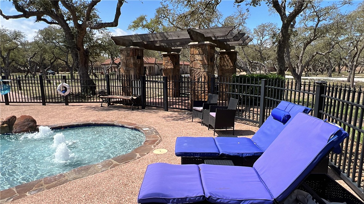 2106 Royal Oaks Rockport TX 78382