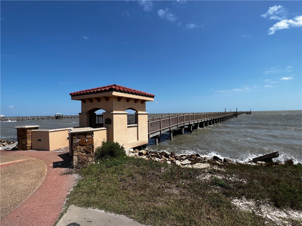 2106 Royal Oaks Rockport TX 78382