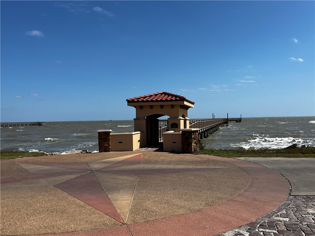 2106 Royal Oaks Rockport TX 78382