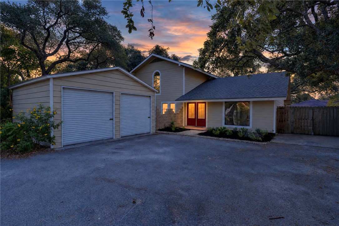 1407 Shadyside Drive Rockport TX 78382