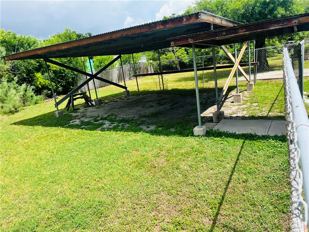 215 Hiawatha Corpus Christi TX 78405