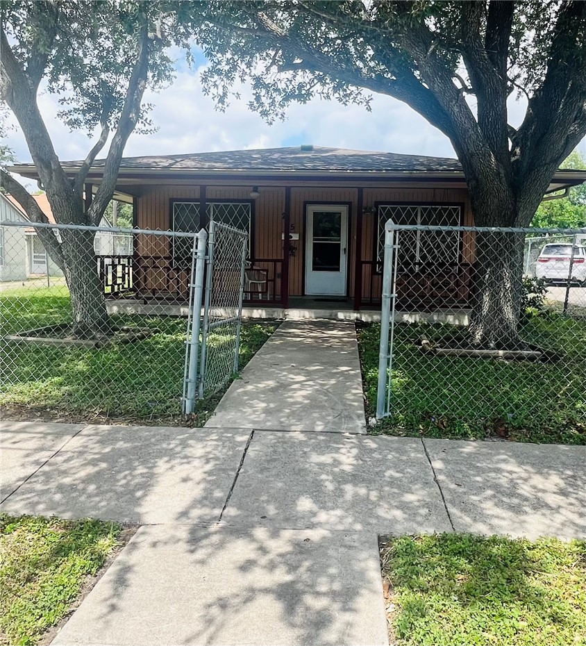 215 Hiawatha Corpus Christi TX 78405