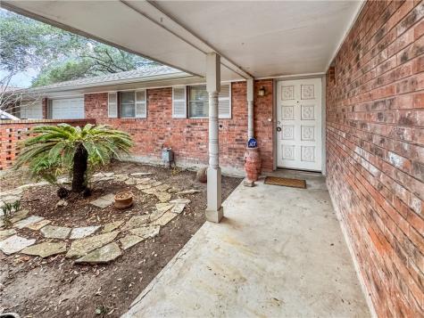1600 Fairdale Street Alice TX 78332