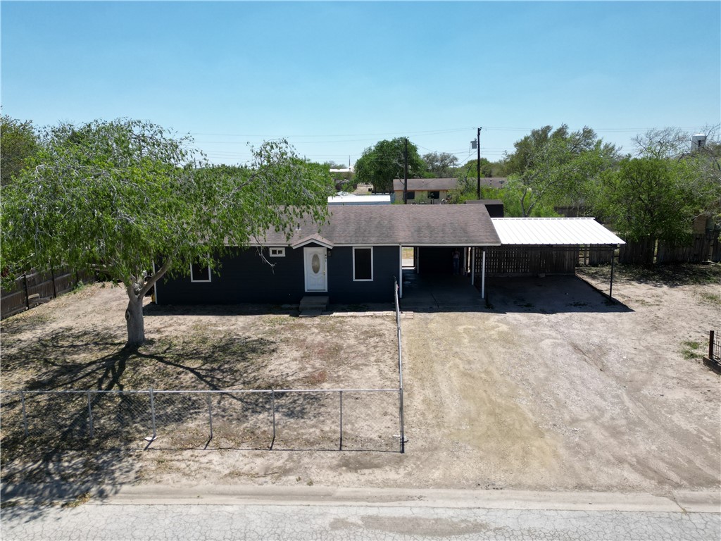 401 Parklane Street Freer TX 78357