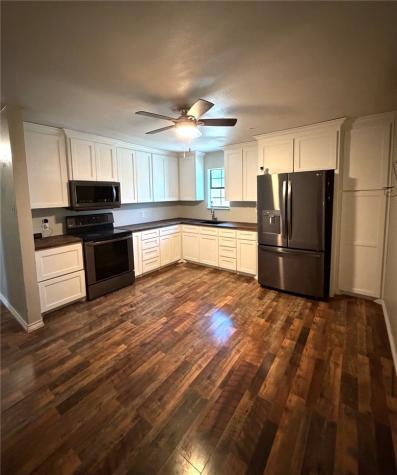 401 Parklane Street Freer TX 78357