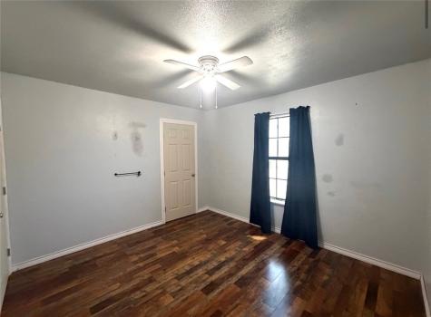 401 Parklane Street Freer TX 78357