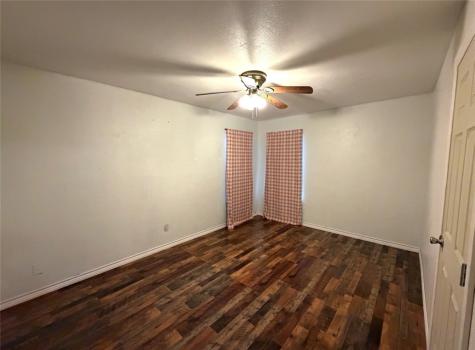 401 Parklane Street Freer TX 78357