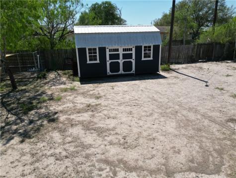 401 Parklane Street Freer TX 78357