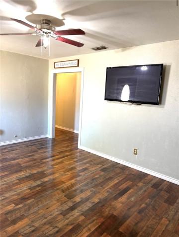 401 Parklane Street Freer TX 78357