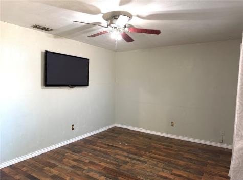 401 Parklane Street Freer TX 78357