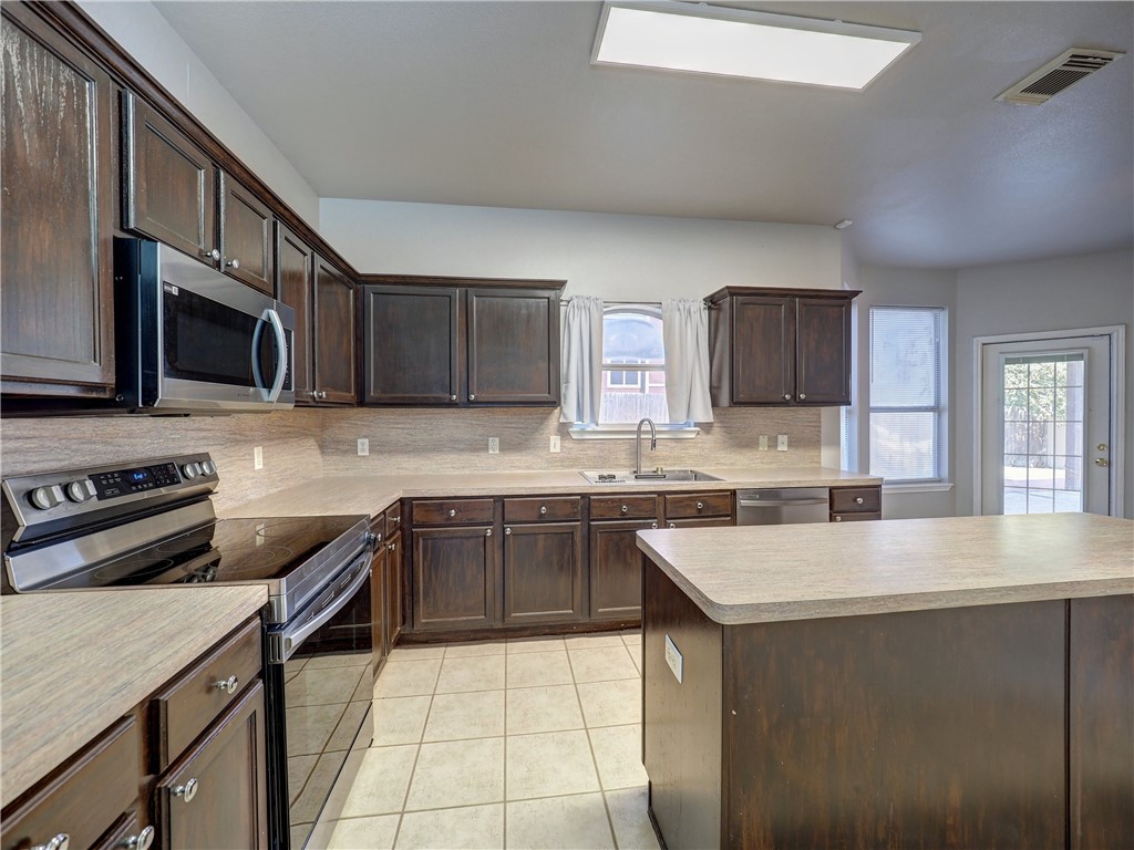 7401 Lake Livingston Corpus Christi TX 78413
