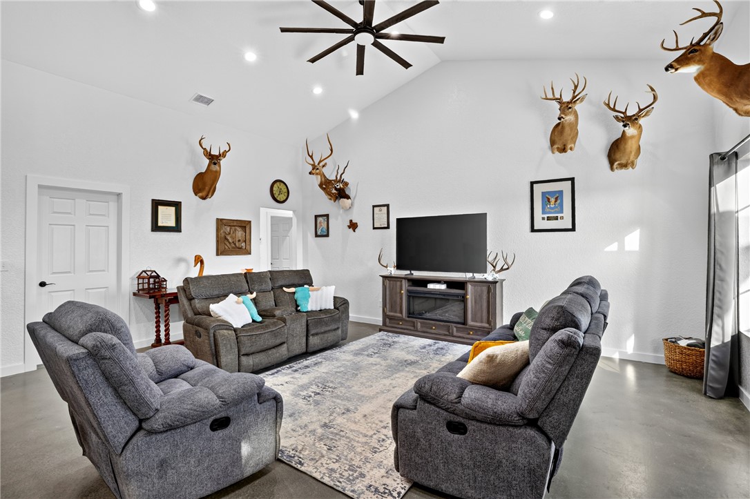 185 Pr 7460 Kenedy TX 78119