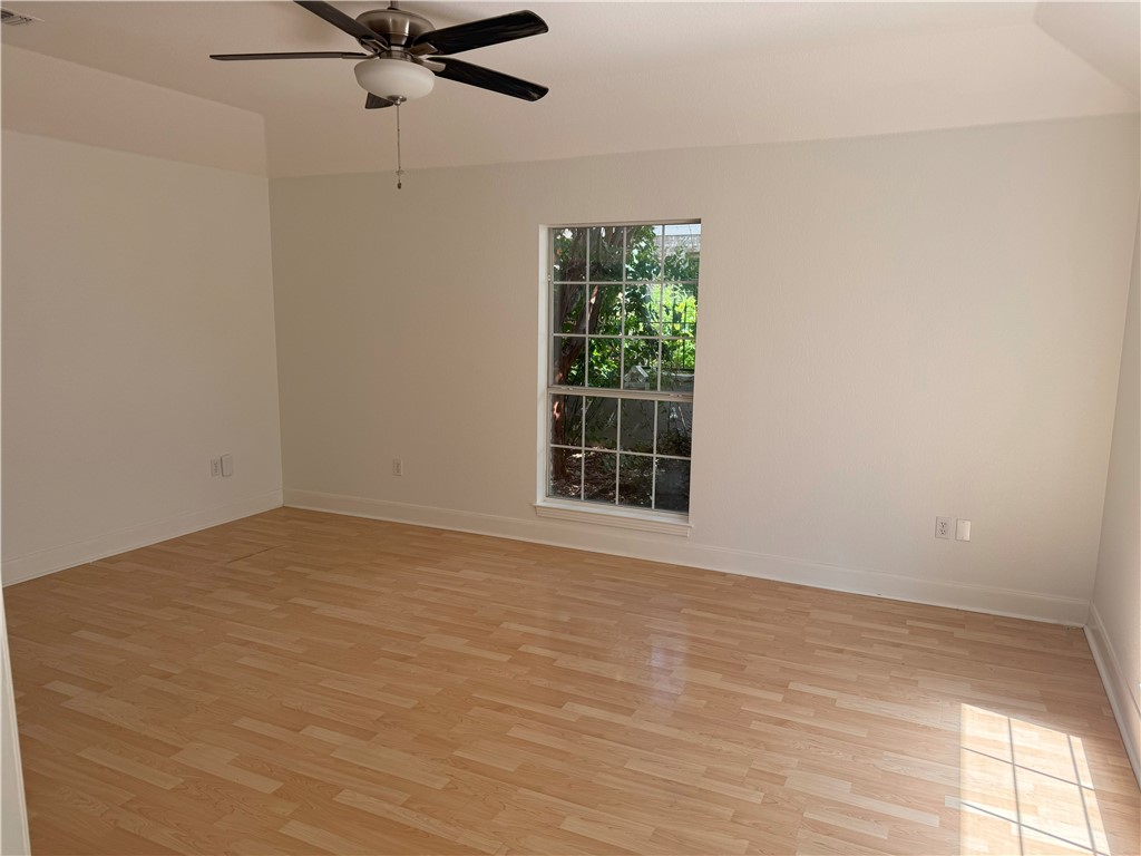 1132 5th Comfort TX 78013