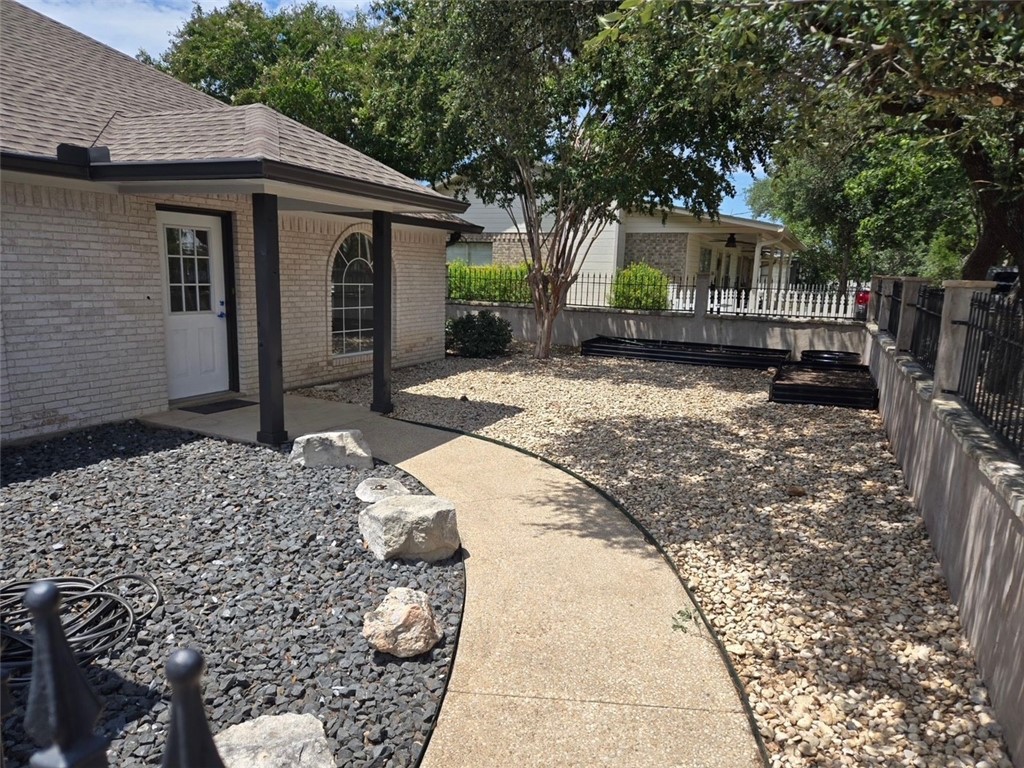 1132 5th Comfort TX 78013