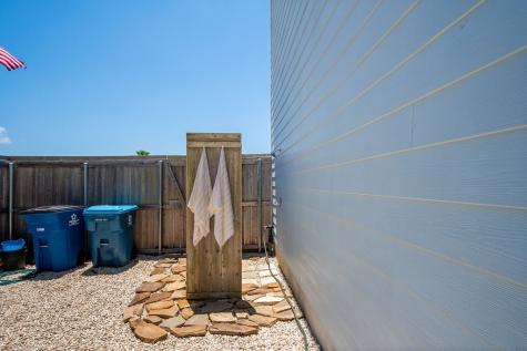522 Rockport Channel Port Aransas TX 78373
