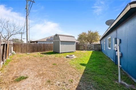 2045 Spanish Trail Corpus Christi TX 78410