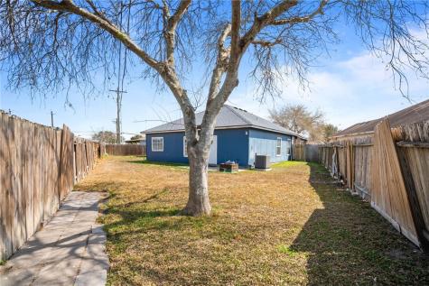 2045 Spanish Trail Corpus Christi TX 78410
