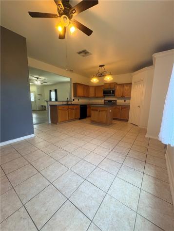 2045 Spanish Trail Corpus Christi TX 78410