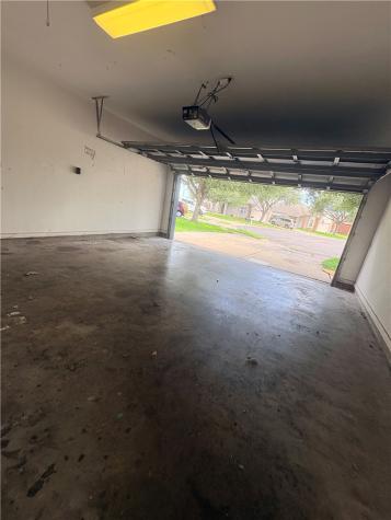2045 Spanish Trail Corpus Christi TX 78410