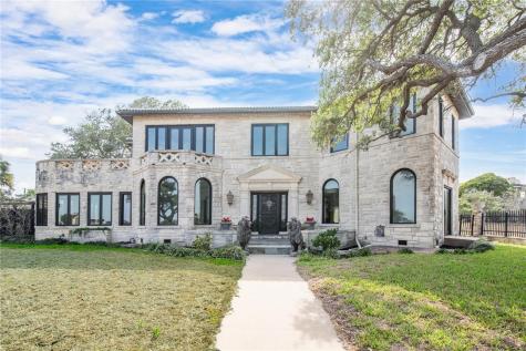 2717 Ocean Drive Corpus Christi TX 78404