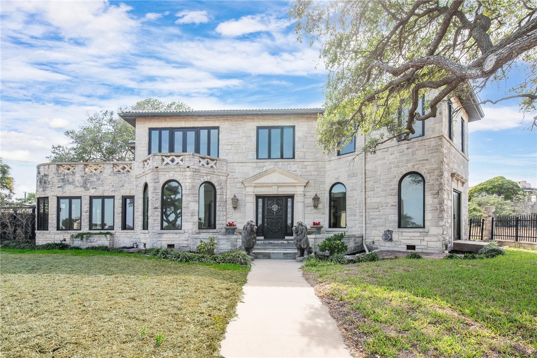 2717 Ocean Drive Corpus Christi TX 78404