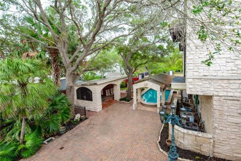 2717 Ocean Drive Corpus Christi TX 78404