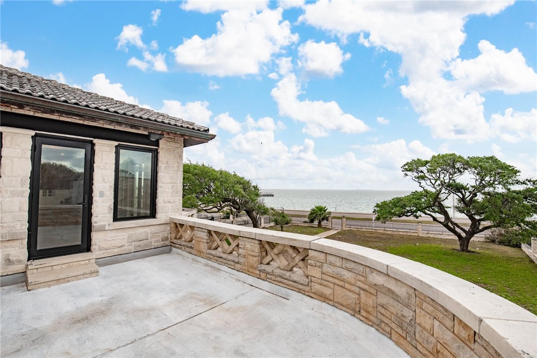 2717 Ocean Drive Corpus Christi TX 78404