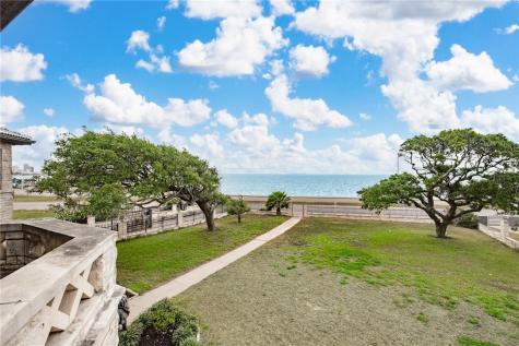2717 Ocean Drive Corpus Christi TX 78404