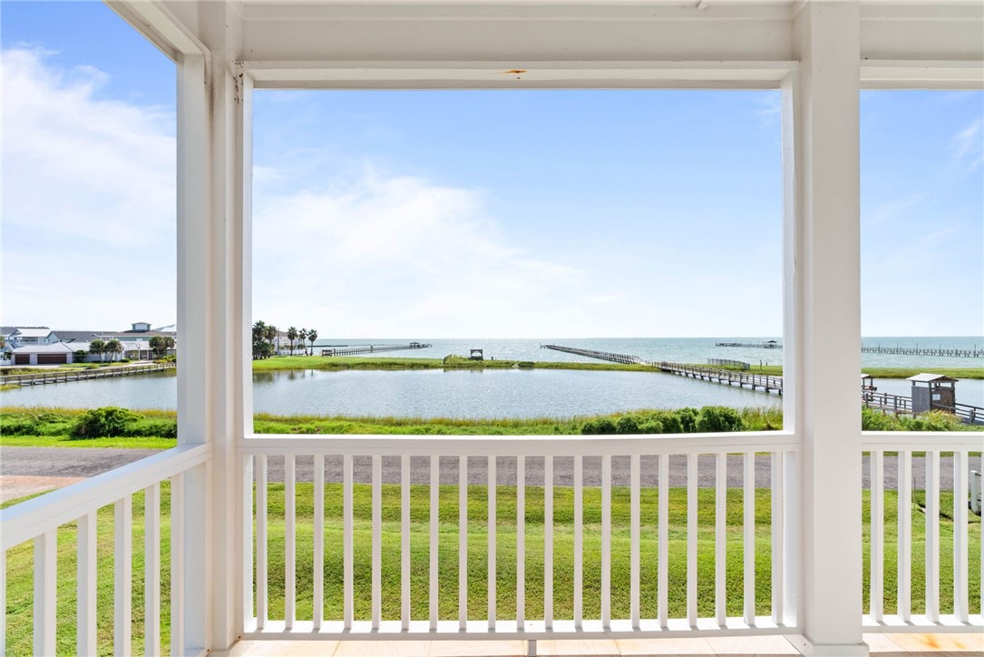 502 Sailhouse Way Rockport TX 78382