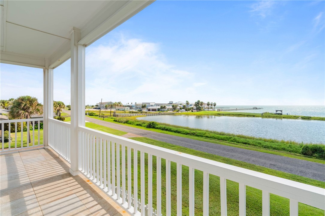 502 Sailhouse Way Rockport TX 78382