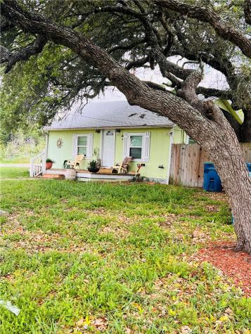 402, 406, 408 E Nopal Street Rockport TX 78382